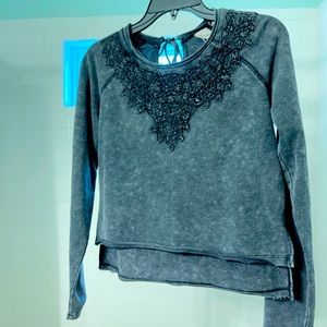 Cropped women’s top grey with raised decoration on front